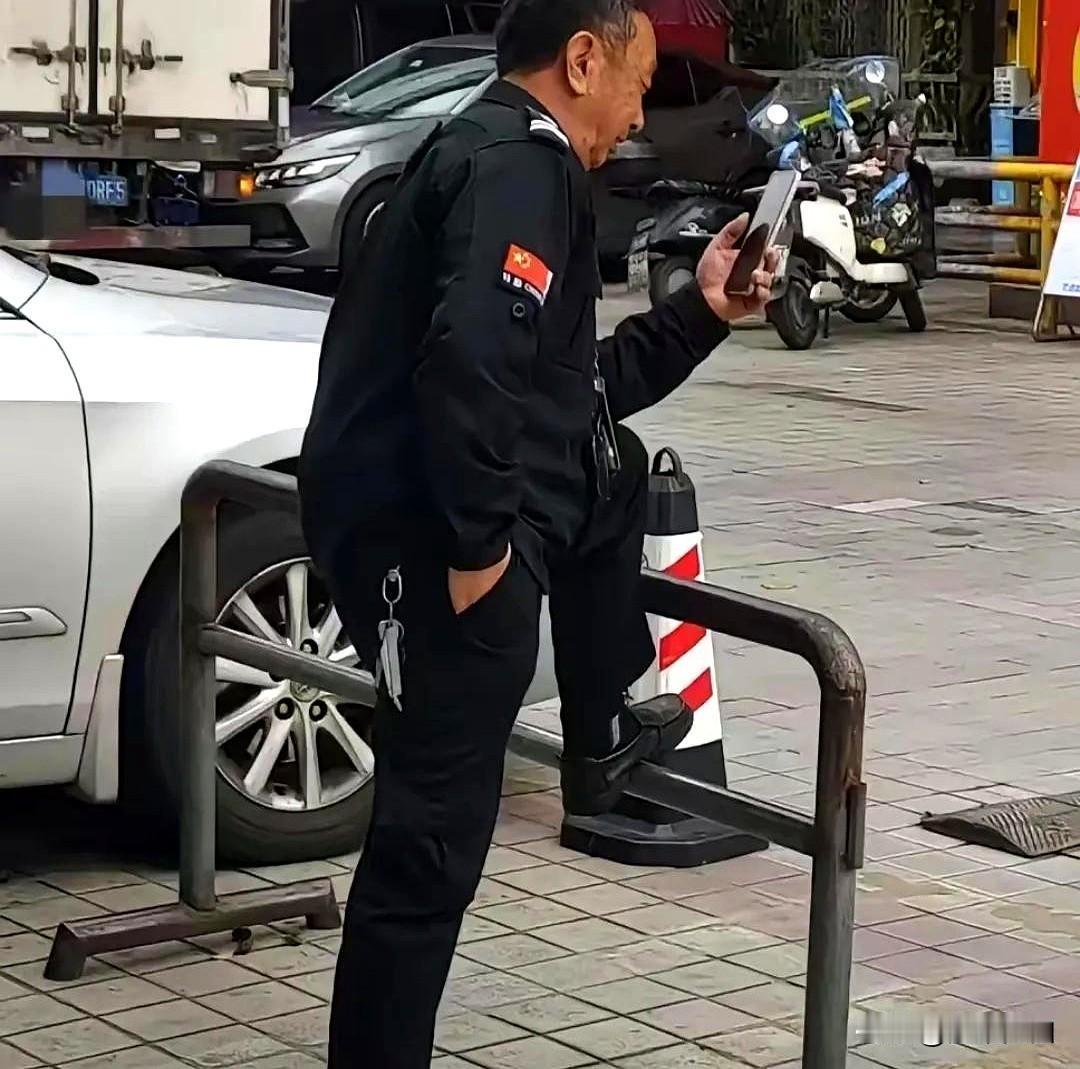 干保安这行，必须远离一些混日子的懒汉，这种人说句不好听的话，十个人里面有九个是光