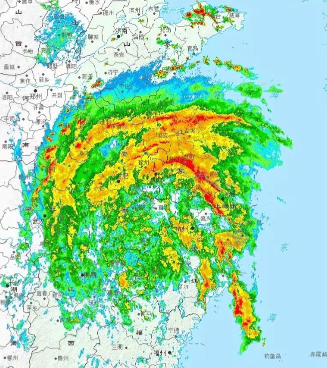 “白海豚”很可能是建国以后登陆我国体型最大、降雨最夸张的台风之一，它规模实在太大