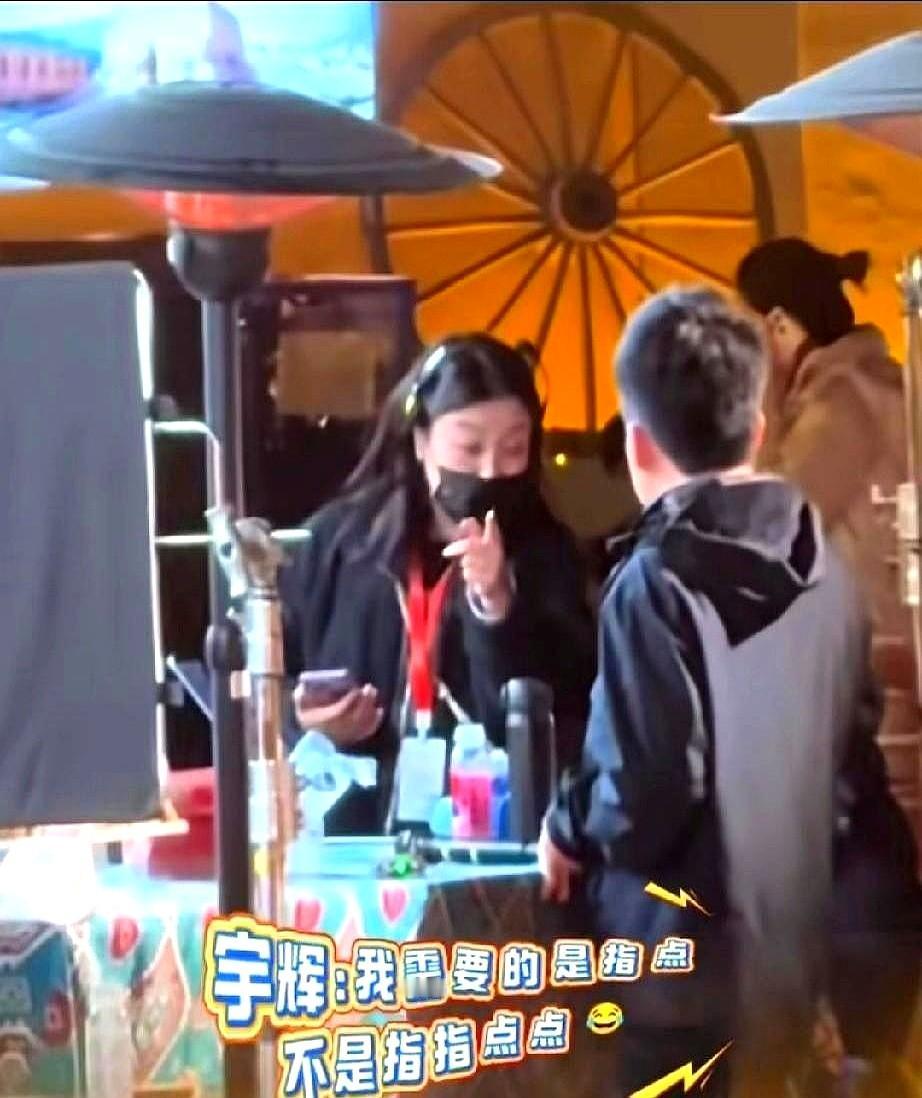 敢训老板？就这！董宇辉在直播间里一句玩笑，把东方甄选CEO孙东旭推上热搜。