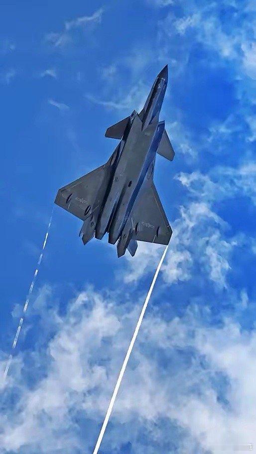 中国和日本闹得这么凶，剑拔弩张了，我们官方也表态了中国公民近期不要去日本安全为重