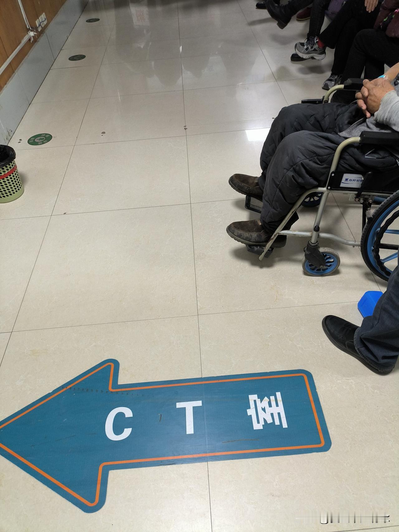 记得多年前，有户人家的春联这样写道：“行好事不求人见，存良心自有天知”，横批是“