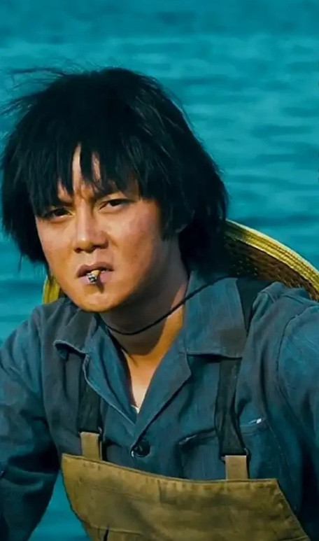 看到向粉丝道歉的尹正，才明白娱乐圈的残酷现实。因为事业的不景气，尹正居然道歉了