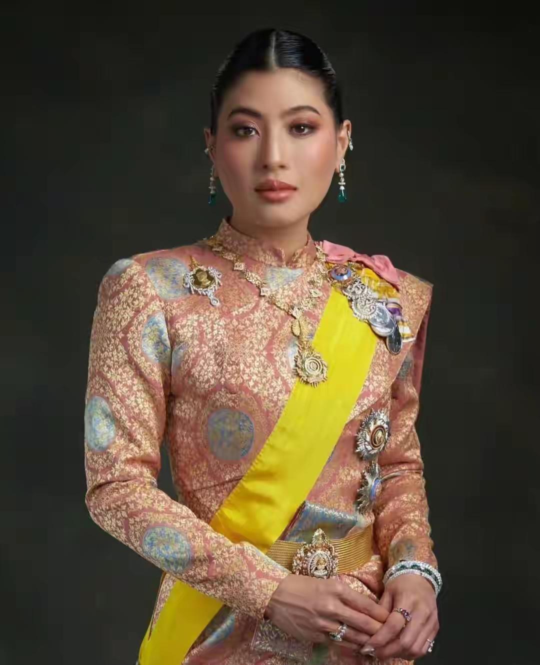 前几天刷新闻说泰国的二公主得乳腺癌了。几年前她姐姐倒下时，大家都说她命好，要当摄