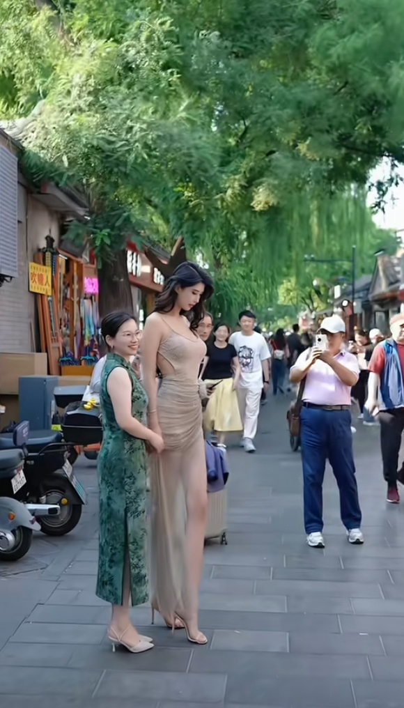 长得高也就罢了关键是身材比例和脸蛋都好