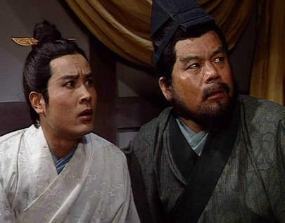 庞德和关羽之间没啥私人仇恨，更多是立场和信念的冲突。庞德本是降将，一年换三主，曹