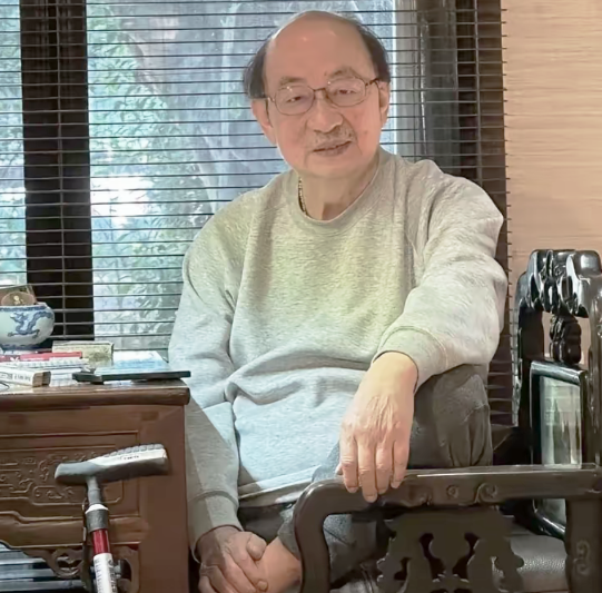 自称是“独孤求败”式狂妄且老而不衰的“台独”分子、民进党团总召柯建铭，今日在社交