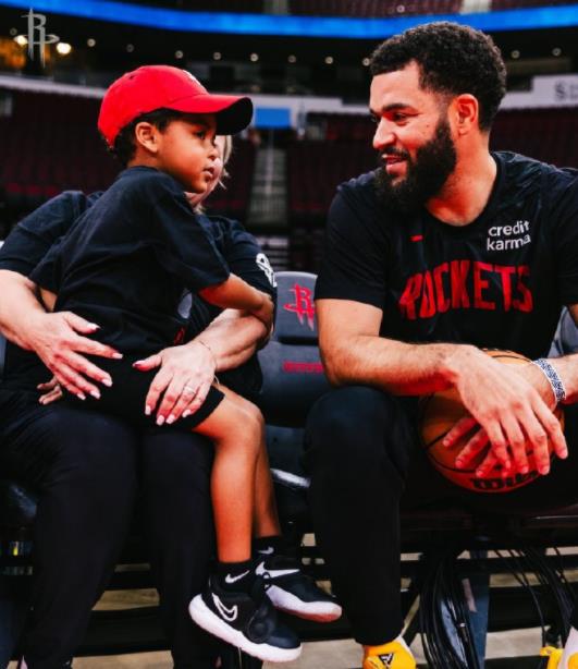 范弗里特对于火箭队来说实在是太重要了。虽然火箭官宣范弗里特赛季报销，但季后赛也就