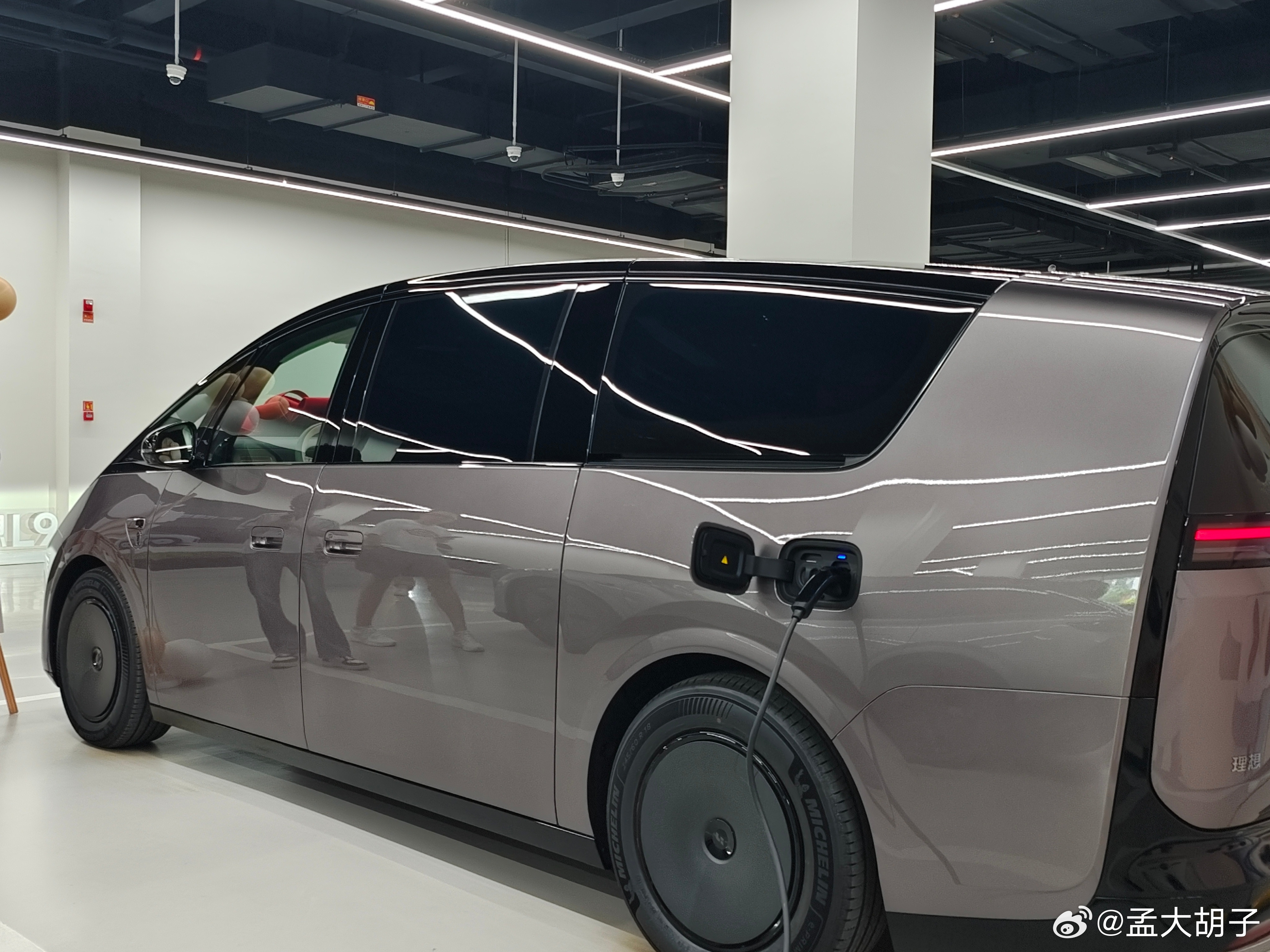 我的第八台理想提车啦，这次是全新理想MEGA，全福建第一台紫色，太到位了，终于开
