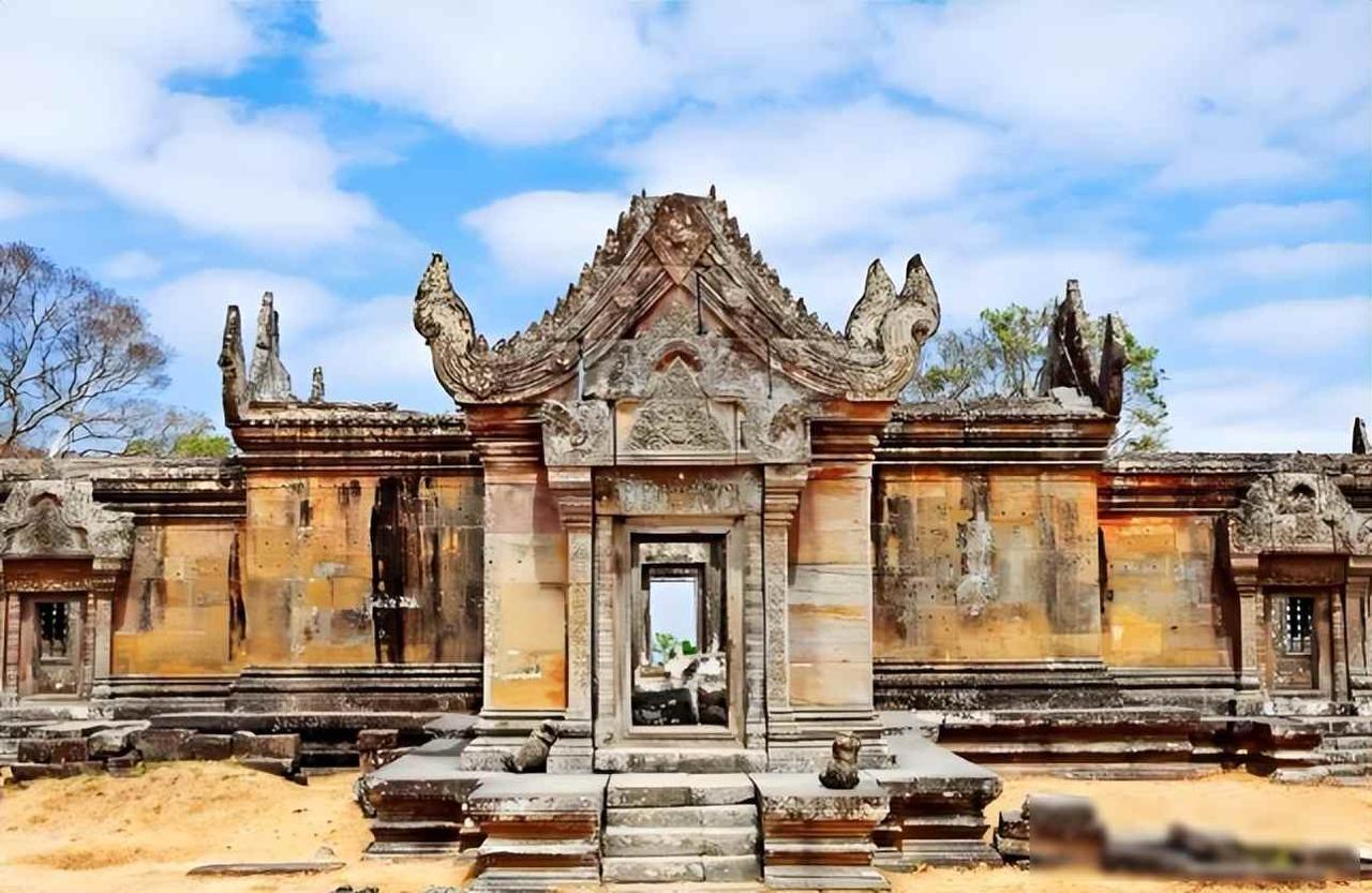 洪森父子已被泰国打服，不再强势，对出卖他信父女“悔不当初”这几天边境枪炮声没停