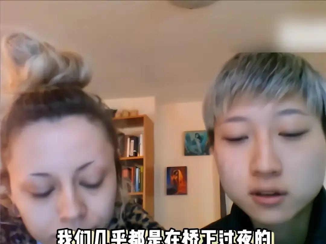 24年零一句爸爸吴卓林出生那天，医院外蹲满狗仔，病房里只有妈妈。成龙三个字