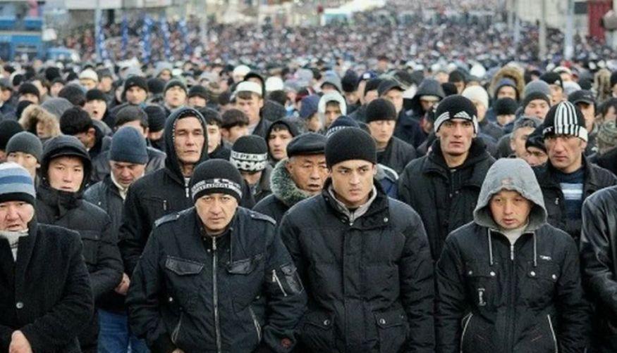“成群结队的移民正冲击俄罗斯”！政治学家：来自亚洲蹲移民，已经成为了俄罗斯国家安