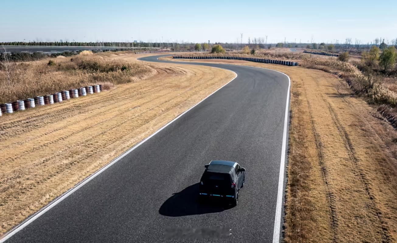 smart精灵2号的原型概念车将会在4月份的北京车展展示~精灵2号也是终于回归