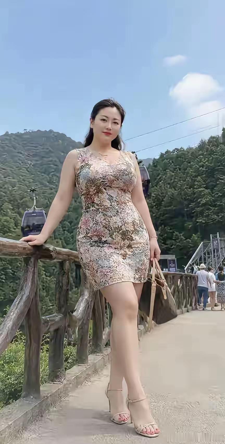 掏心窝说句实在话，绝大多数成熟男人十个人里得有九个偏爱匀称微胖的女生。