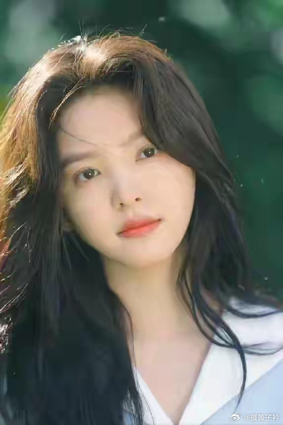 一部好剧，少不了优秀客串演员的增色。在《冬去春来》中，童蕾饰演的庄美琴一登场，那