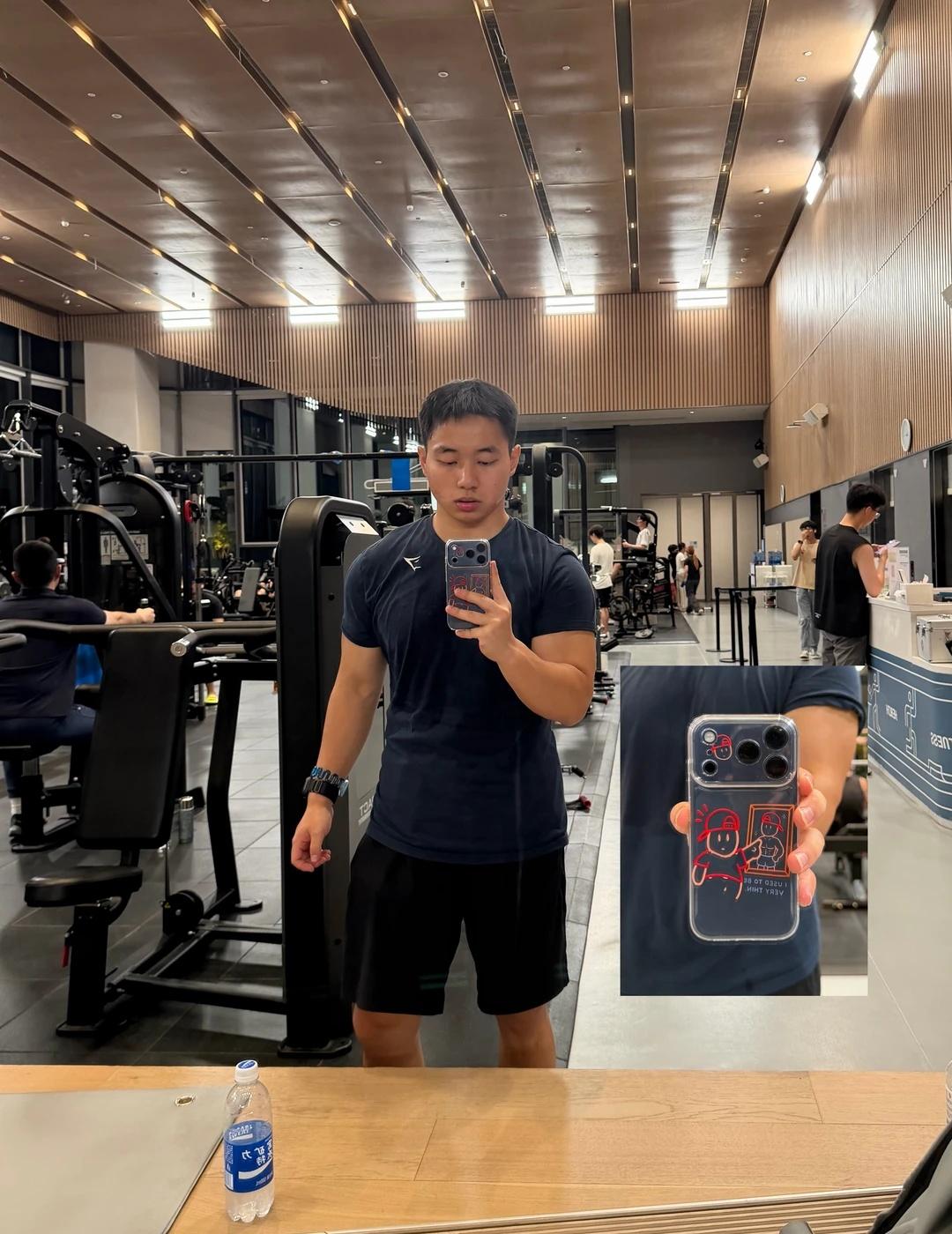 新手机壳完全本人见人不如健身介绍一个小哥哥全包手机壳喜欢一些对镜拍