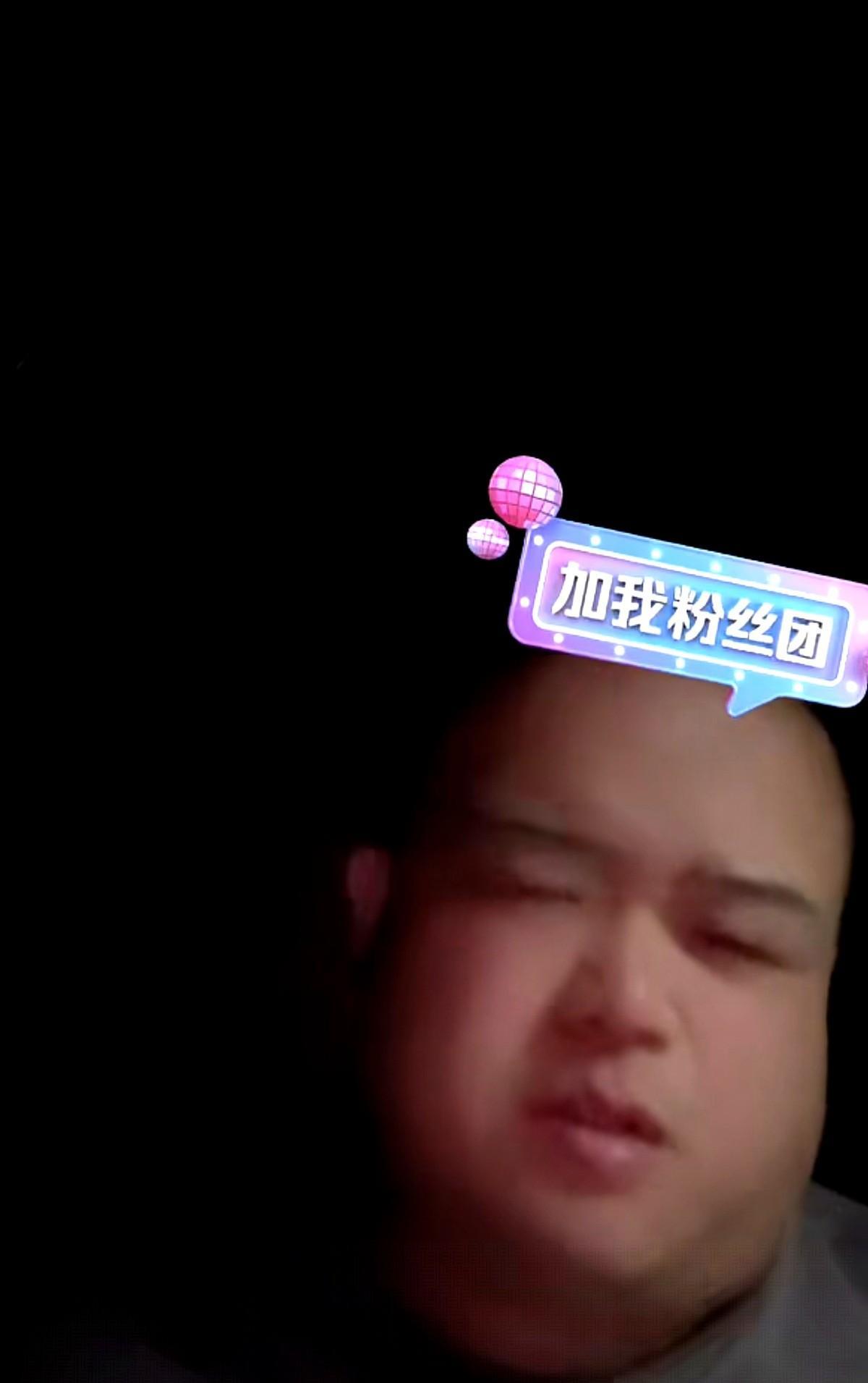 德云社的刘喆，真是把人情世故摆在了台面上。他跟张伯鑫是穿一条裤子长大的发小，却