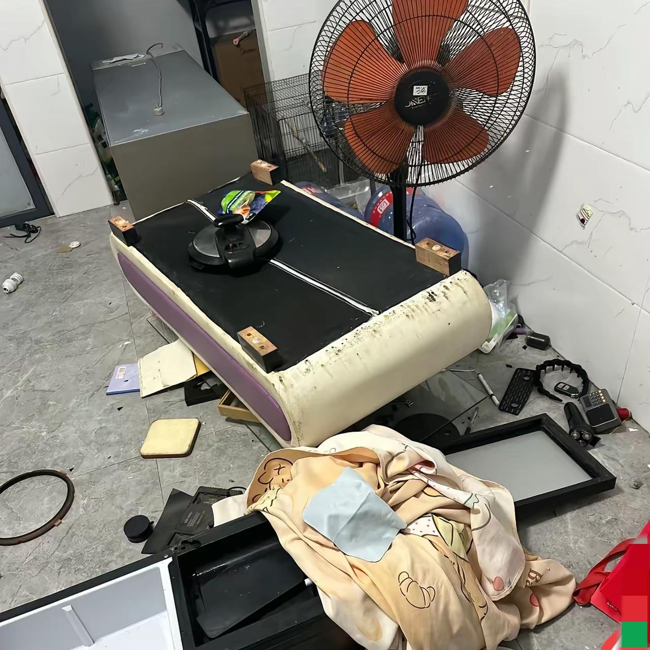 晚上和老公吵架，我让他滚，他摔门出去了。我洗完澡就睡了，醒来发现他还没回来。我