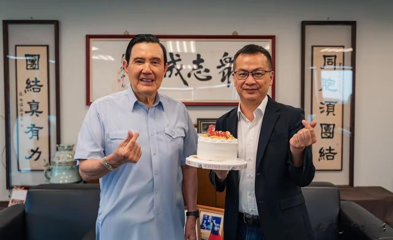 马英九这次不含糊猥琐了就在今天上午，马英九终于出面力挺子弟兵罗志强参选国