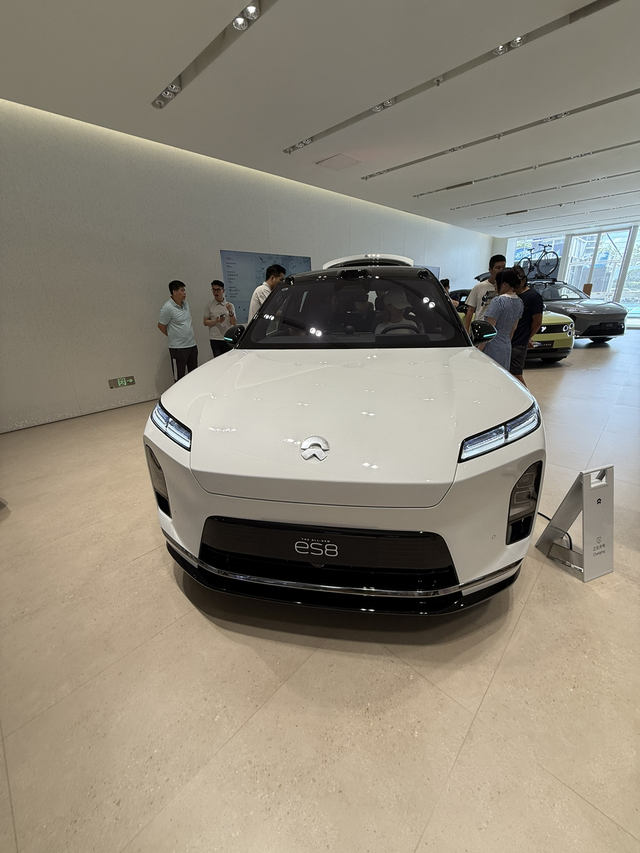 蔚来ES8第三代静态体验1，实车看着体量感很大，很大气。外观内饰设计都很在线，