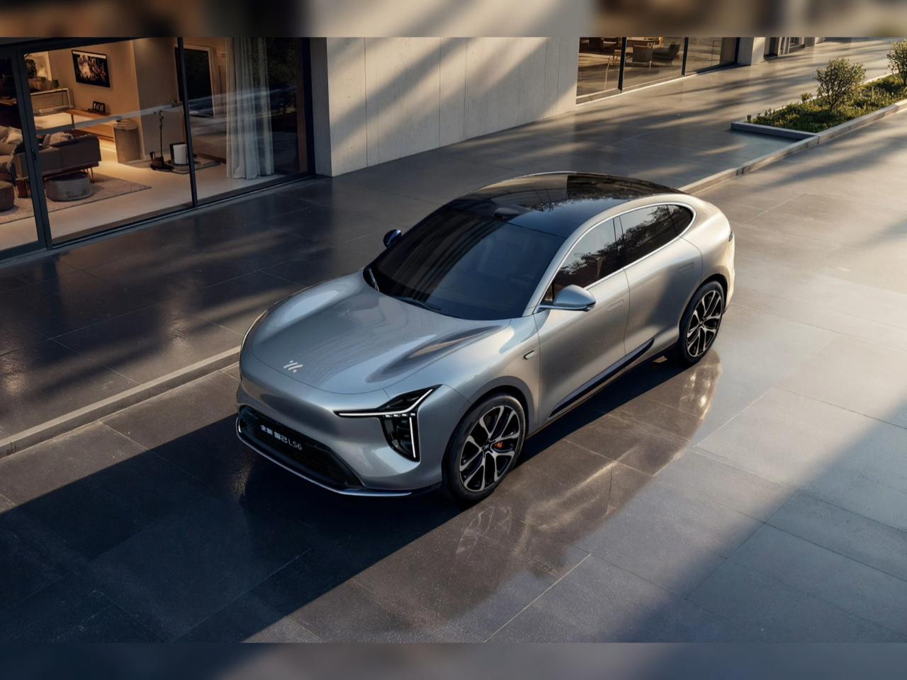 上汽借优秀的产品力和完美的用户体验赢得消费者的一致好评，将中国汽车推向了一个新的