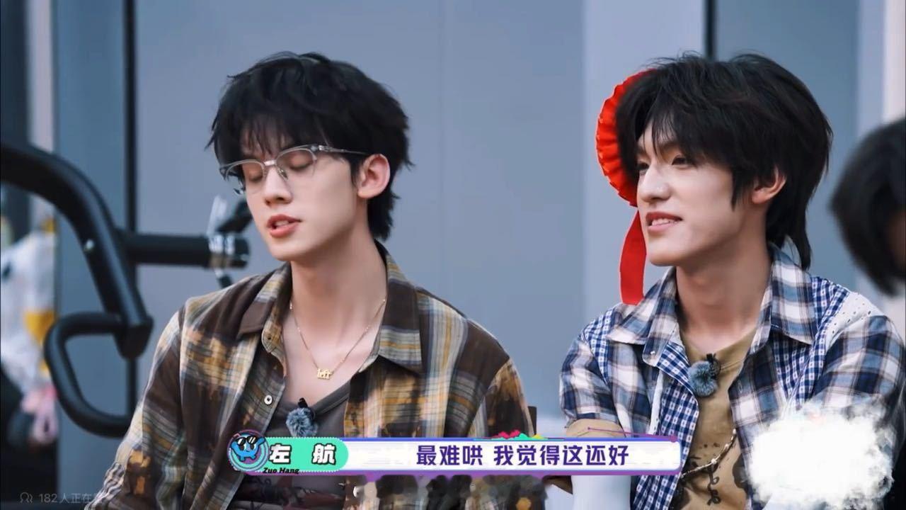 张泽禹0帧起演一路向海的少年临场反应毫无停顿，瞬间入戏的样子特别有喜剧天赋。