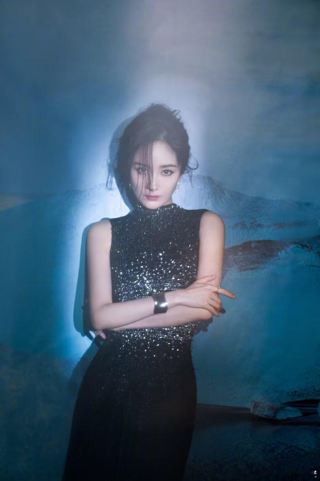 杨幂🦊杨幂公牛品牌全球代言人感觉演员有时很像鸟，看起来最自由，其实是毫无