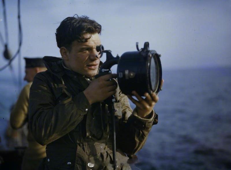 照片中的历史1942年9月，英国海军“论坛”号潜艇的日常。摄影师：杰克·布赖森