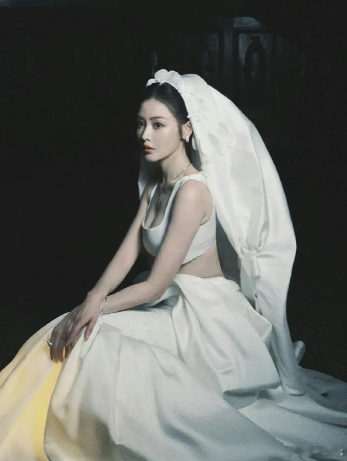 她要是在香港黄金期出道，不输关之琳、李嘉欣吧，可惜了生不逢时