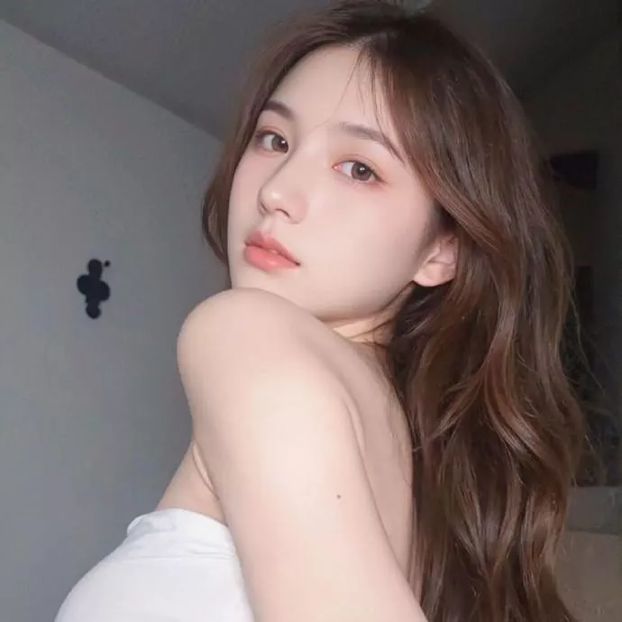 柔美少女，浅笑轻语，自然之美。