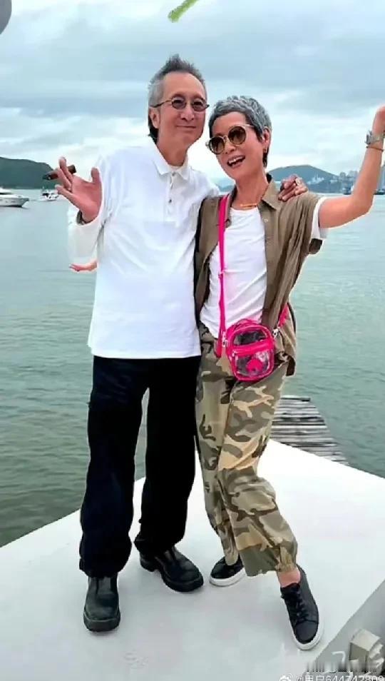 叶童和三叔（陈国熹）结婚37年，真是把爱演绎得淋漓尽致。叶童出身贫困，17