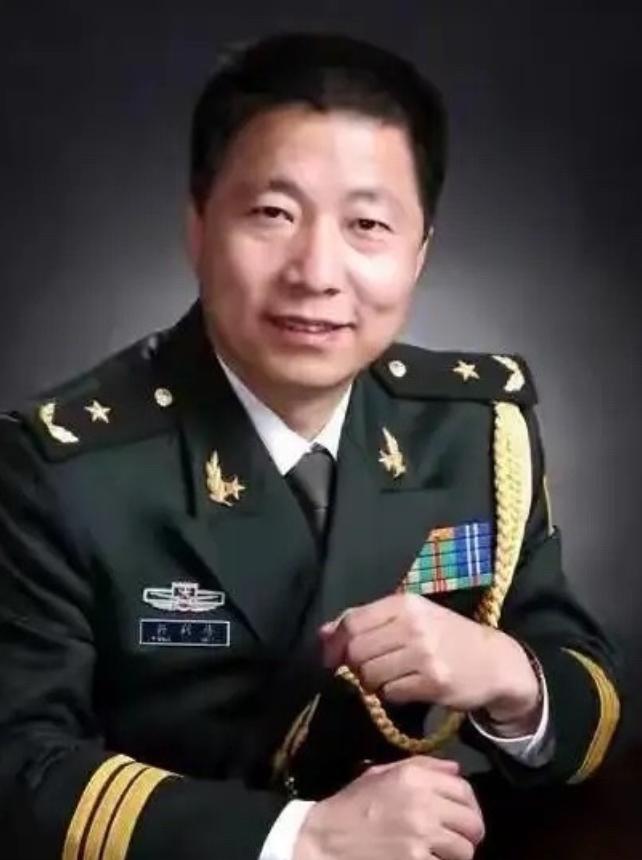 杨利伟退休待遇揭秘，没有巨额奖金，只有“终身金钟罩”2003年10月15日，杨利