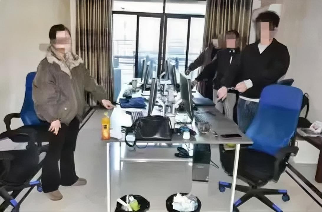 炸锅了！10人倒卖500万条公积金信息，你的贷款推销电话可能就来自这里。2