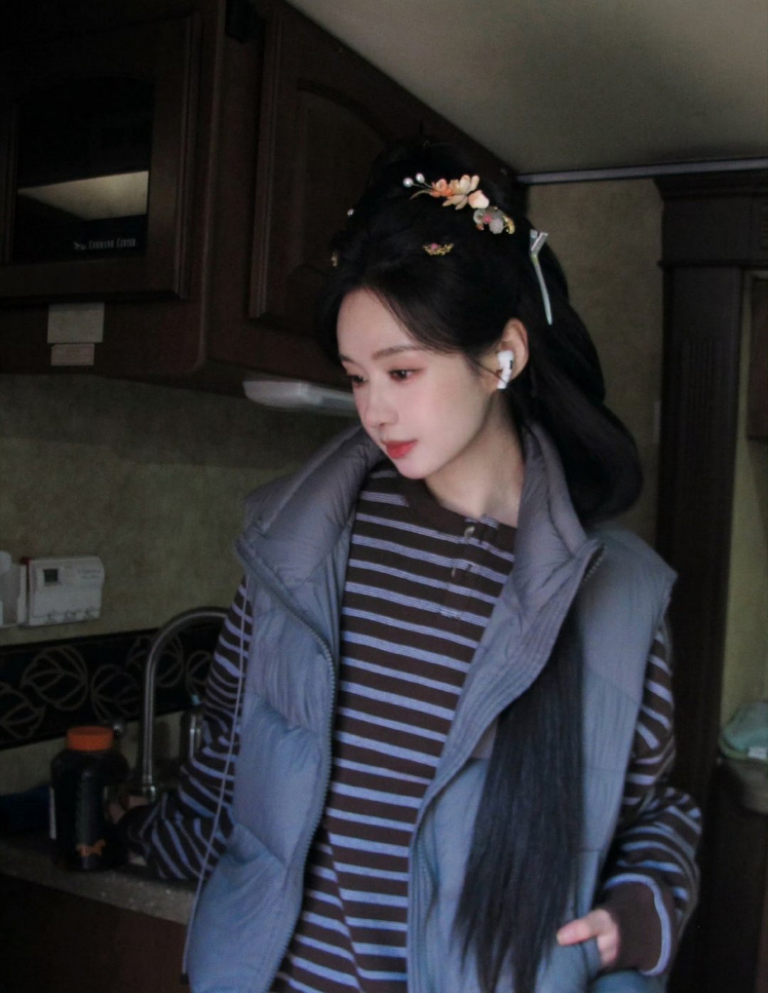 美女喝美式，就爱郑合惠子美女这样式儿的！