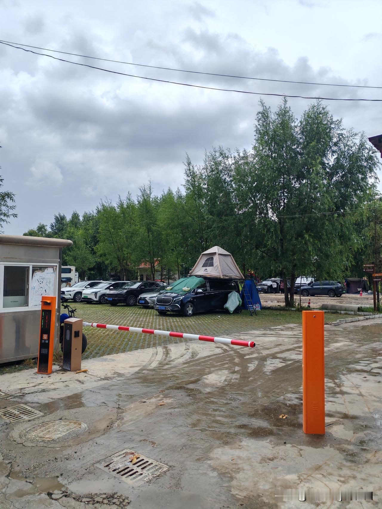 贵州威宁收费露营地1、可以停车，收费16一天2、有卫生间，24小时开放3、