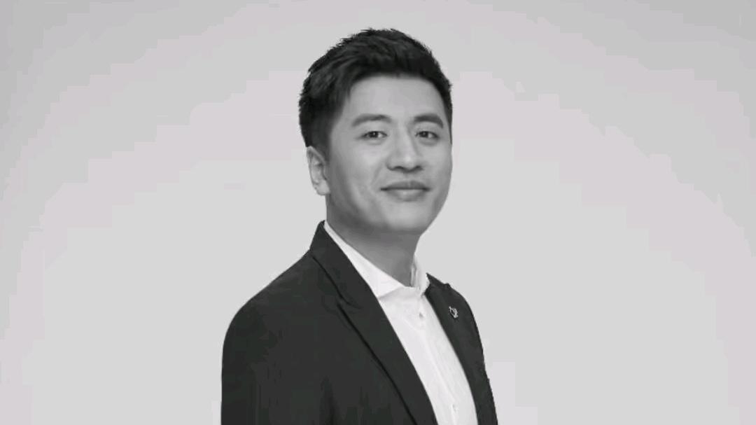 张雪峰那些年说过的“相声”，笑着笑着就哭了说起张雪峰，很多人第一反应就是“那