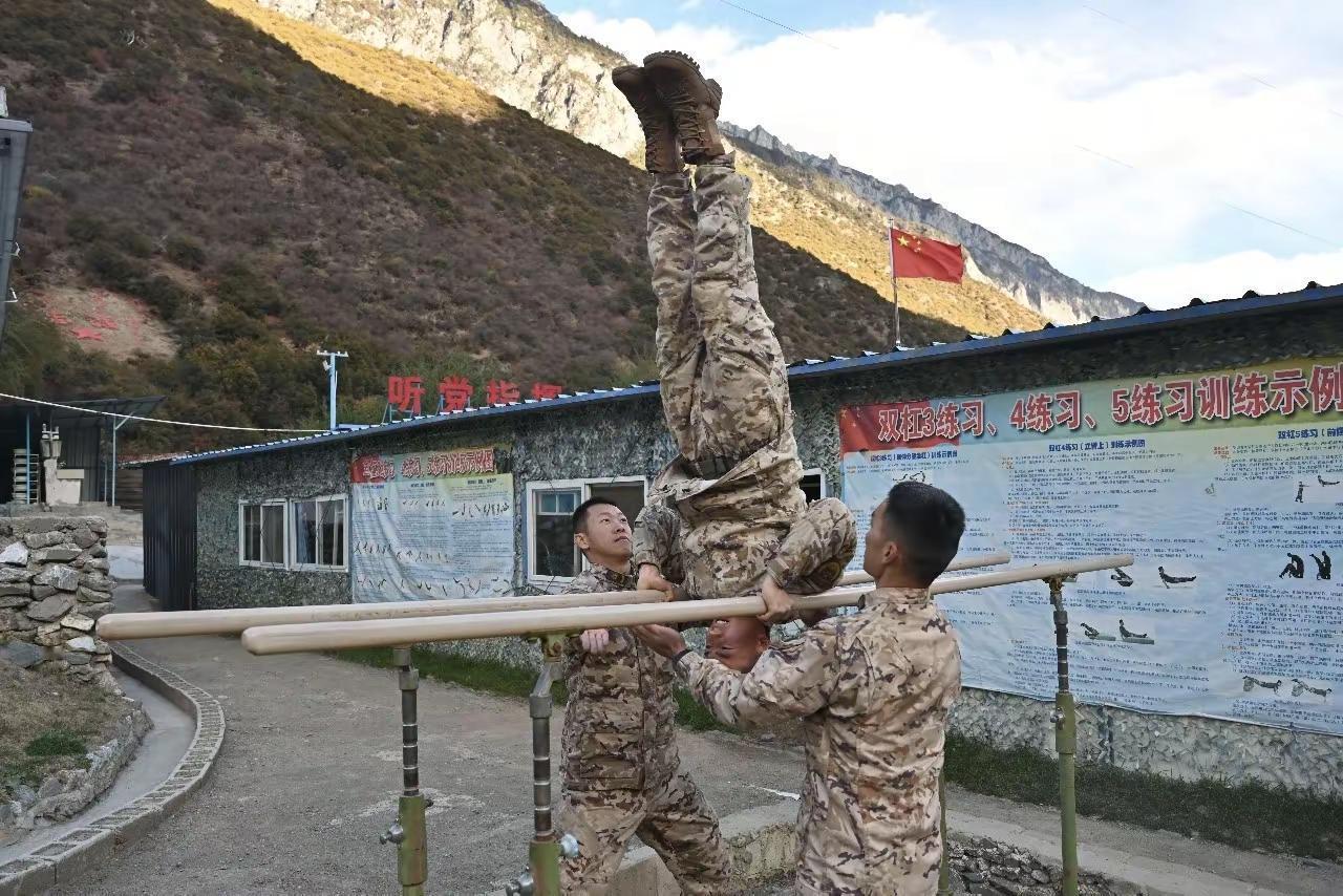 练兵备战丨寒天砺精兵铁肩担使命。军人本色橄榄绿时刻准备着军旅生活朔风卷
