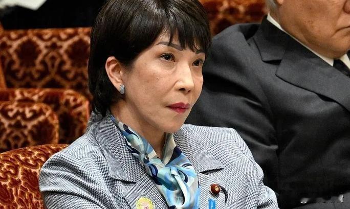 高市早苗这波操作，完美诠释了啥叫“不作死就不会死”！靠自民党派系妥协刚攥住党魁位