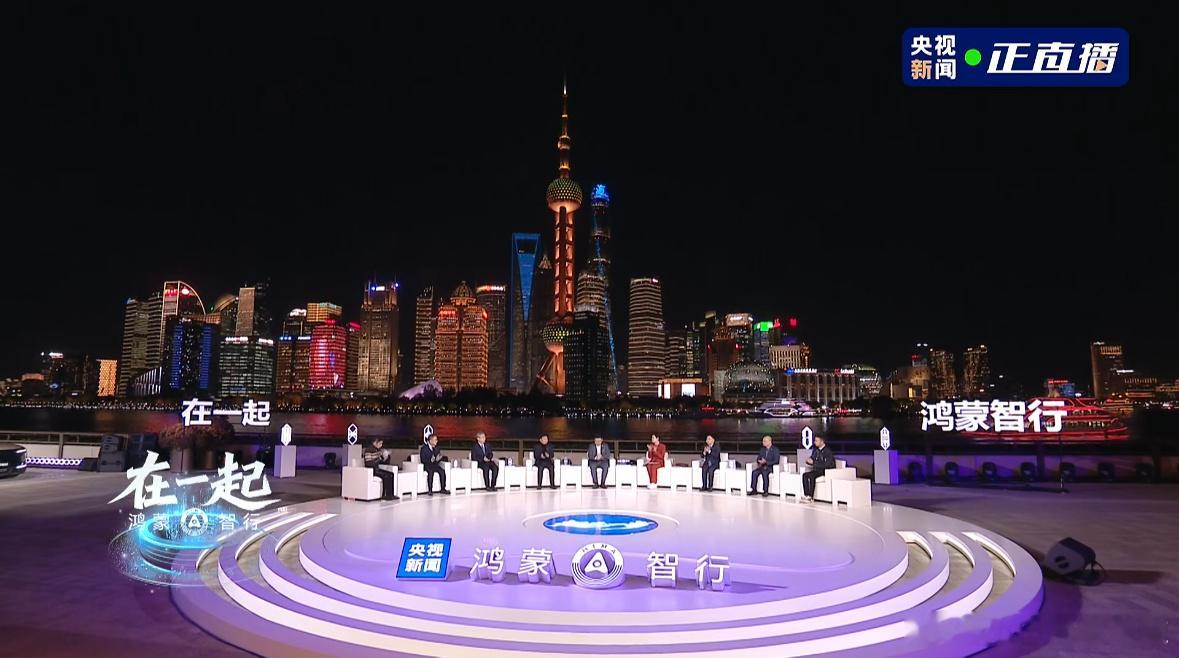 下午的直播稍显克制，晚上几位大佬坐在一起聊产品规划的时候“激动”了。余承东：“明