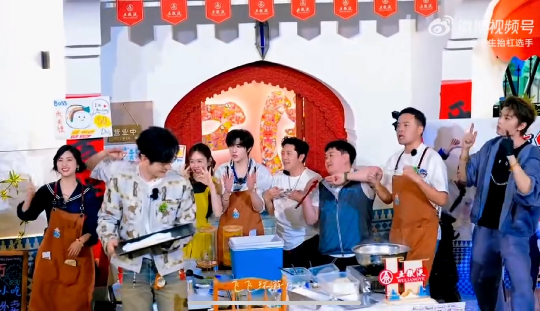 看《中餐厅9》被狠狠拿捏，中餐厅群像的神，他们嬉笑打闹的日常，真的太治愈了。​
