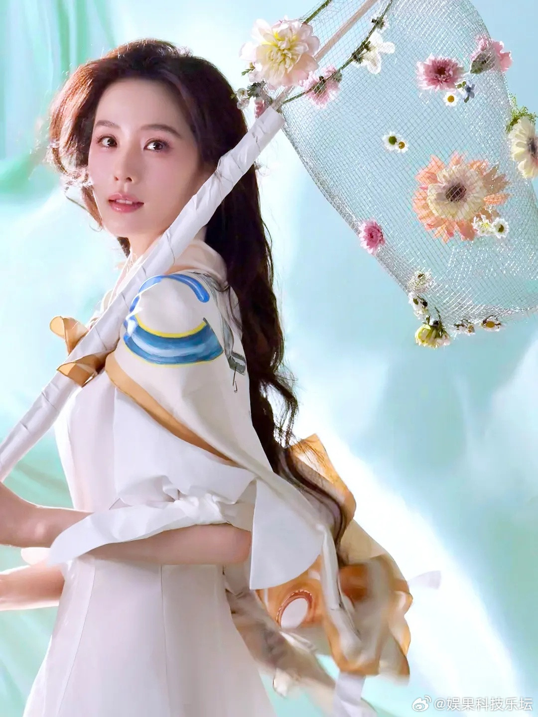 短剧的演员当然和我们现在看的长剧的演员不能相比较的啦，你看看刘诗诗一个人能比下她