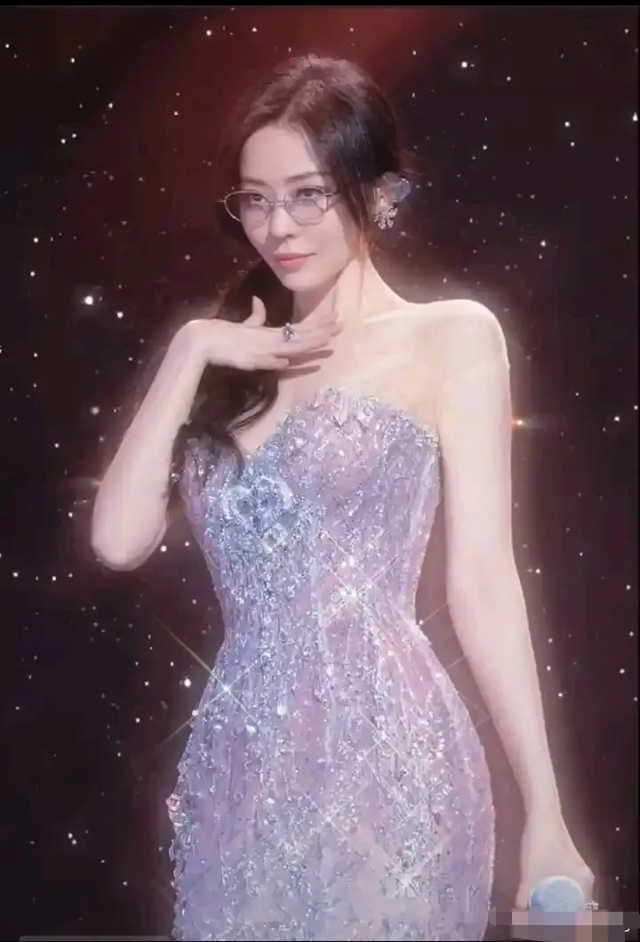 听说她干不过李宇春，是唱歌没她好听吗