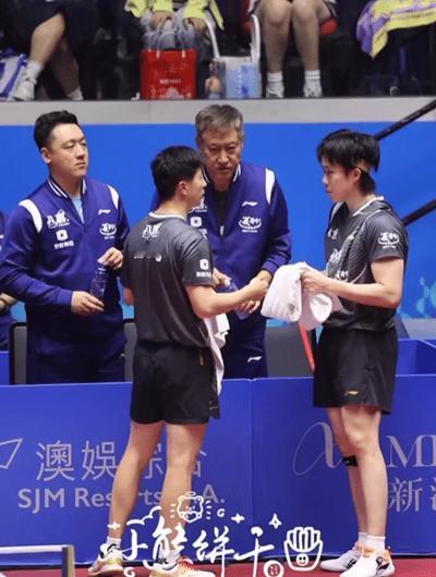 久违的龙头合体了，第一盘男双，张雷局间完全插不上嘴😁全运会团体1/4决