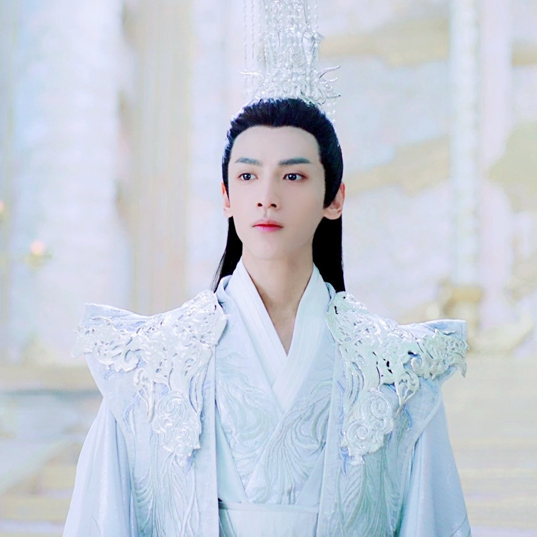 真的没想到短剧版的《香蜜沉沉烬如霜》，把润玉提成了男主？不过其实原版的罗云熙演的