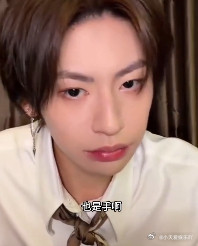 小鬼出道八周年直播八周年不仅是一个数字，更是小鬼在音乐世界里刻下的勋章。直播里