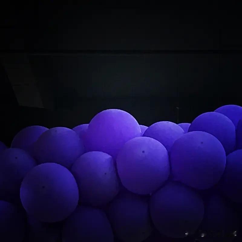 战友前几天来我住的城市了，还是我部队的班子，他是和同城另一个战友联系的，那个战友