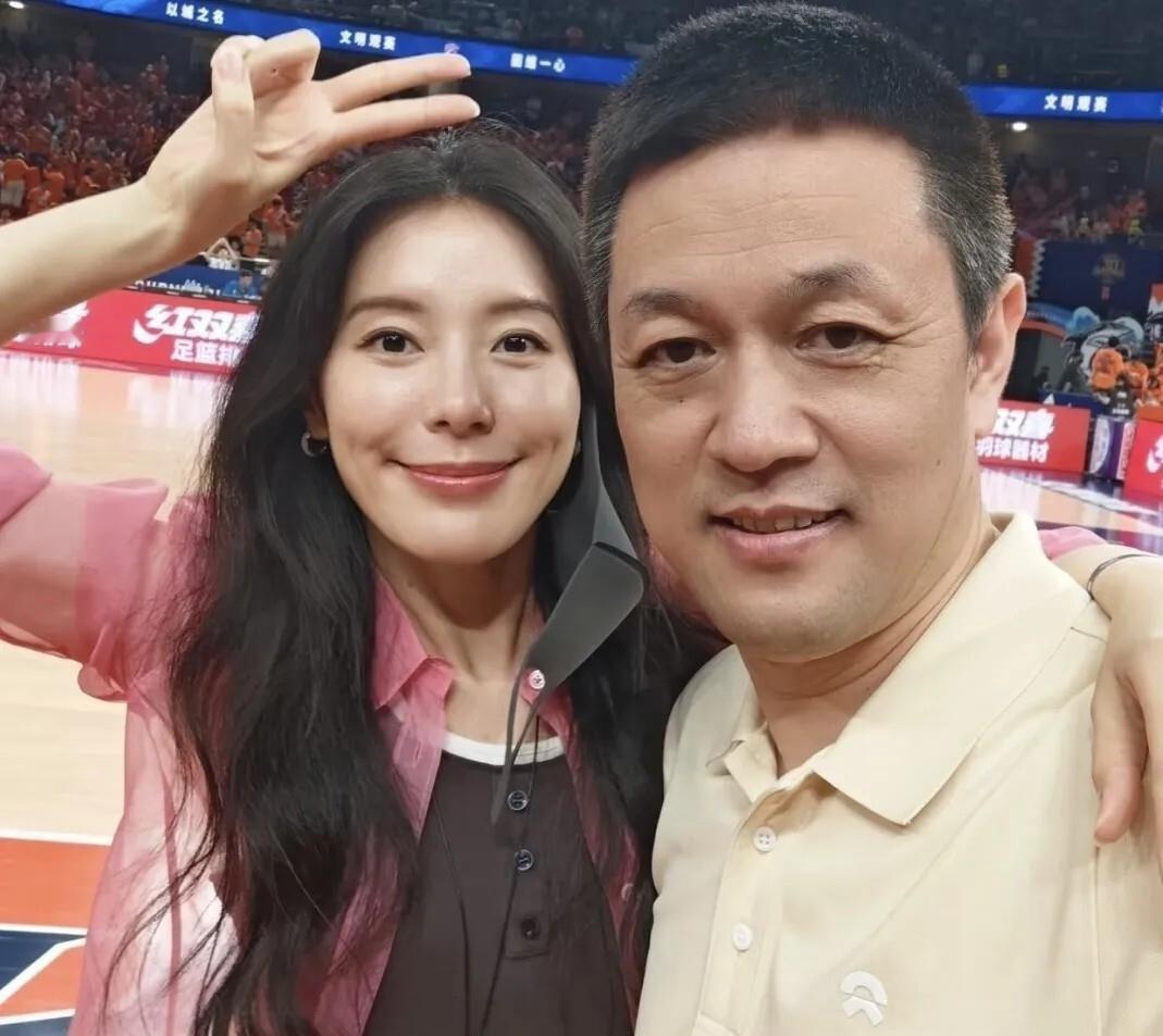国庆假期，李斌和王屹芝带着俩儿子自驾去林芝，结果不到24小时就折返成都了。原因是