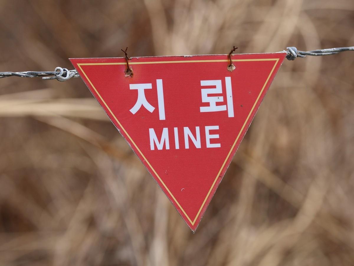 李在明想缓和，地雷不答应，近日，3名韩国士兵在军事分界线附近触雷，至少1人脚踝截