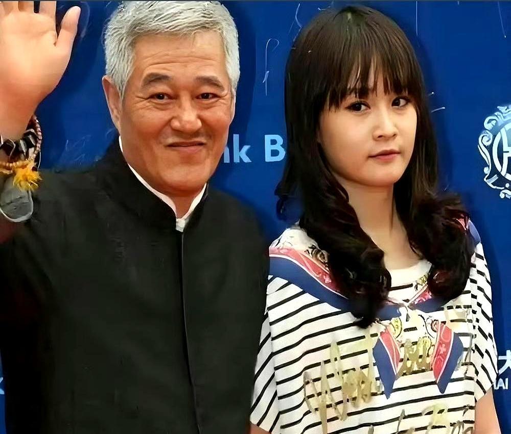 都以为赵本山家里要上演豪门内斗，结果小女儿球球直播，一句话把所有人的脸都打肿了。