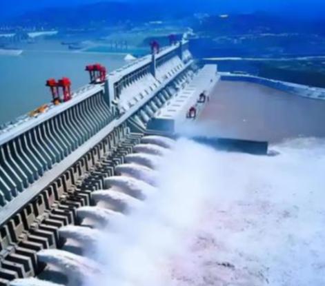 日本网友表示：如果中日战争爆发，日本第一个炸的不是中国的重要城市，而是第一个炸中