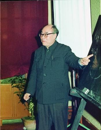 于敏的超级大脑有多厉害呢？曾经和他一起工作过的杜祥琬院士在一次采访时说：“有一次